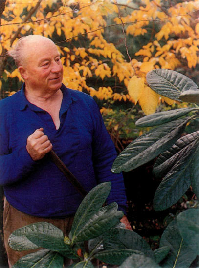 Dave Dougan with 30-year-old 
R. praestans